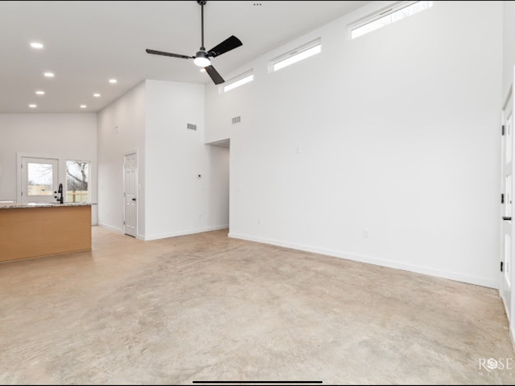 1608 Preusser St Property Photo 4