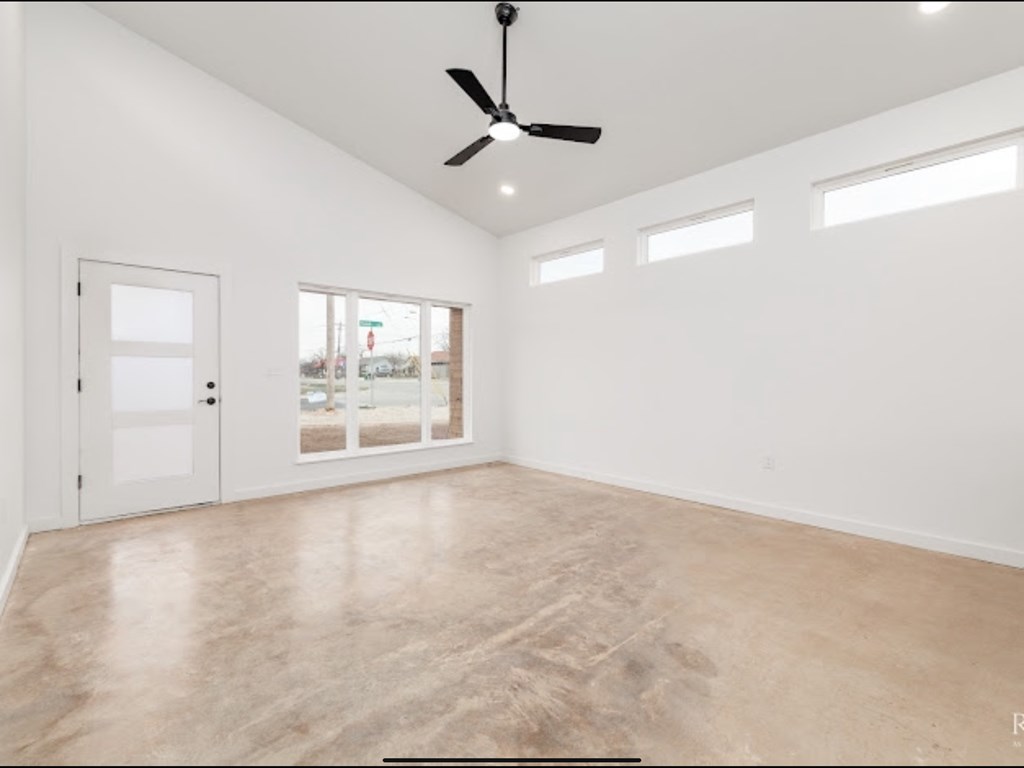 1608 Preusser St Property Photo 5