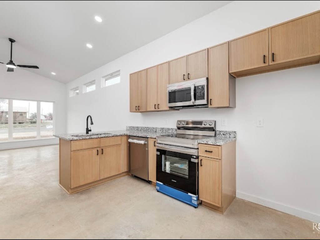 1608 Preusser St Property Photo 7
