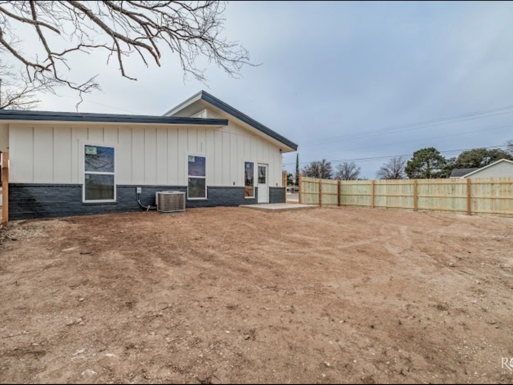 1608 Preusser St Property Photo 18