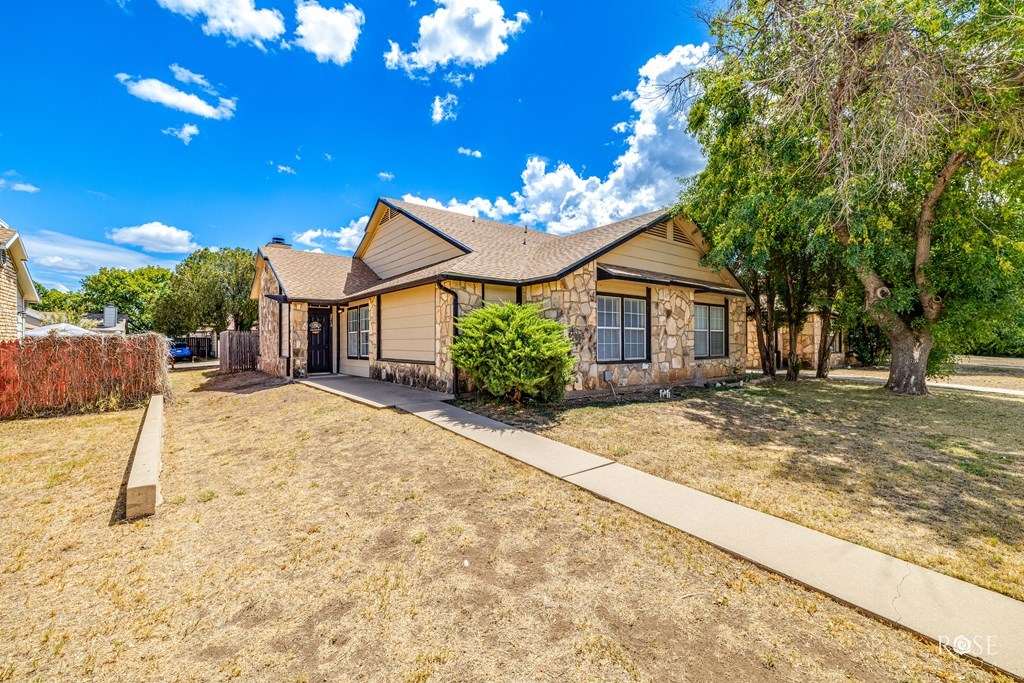 2715 Selman Dr Property Photo 4