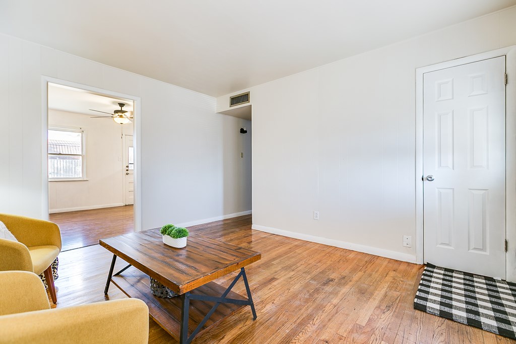 2028 Wilson St Property Photo 6