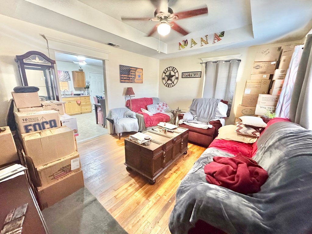 111 Belaire Ave Property Photo 3