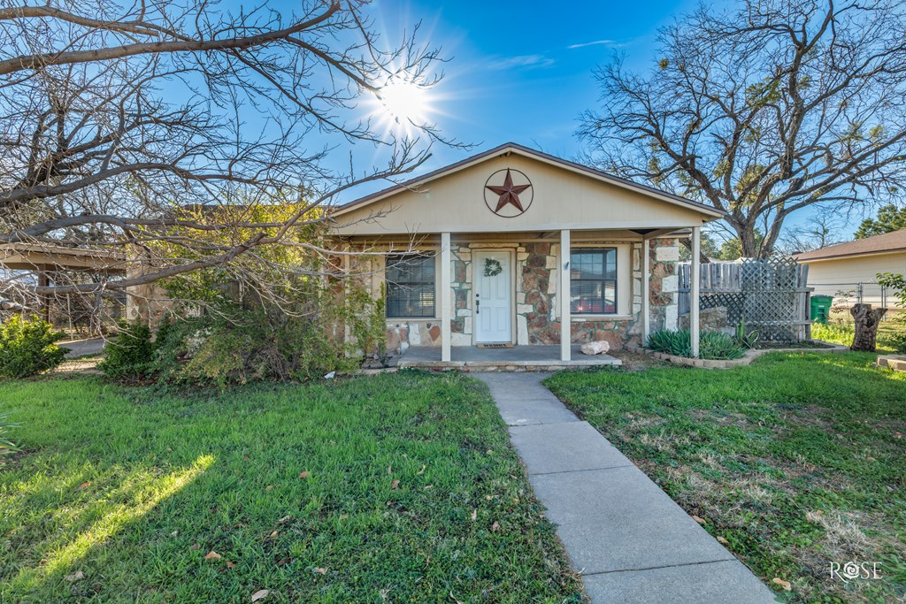 2515 Woodlawn Dr Property Photo 4