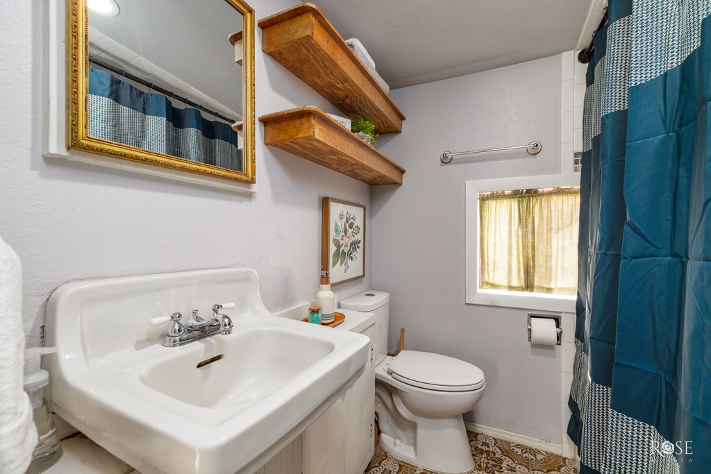 2515 Woodlawn Dr Property Photo 16