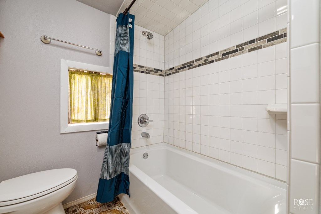 2515 Woodlawn Dr Property Photo 17