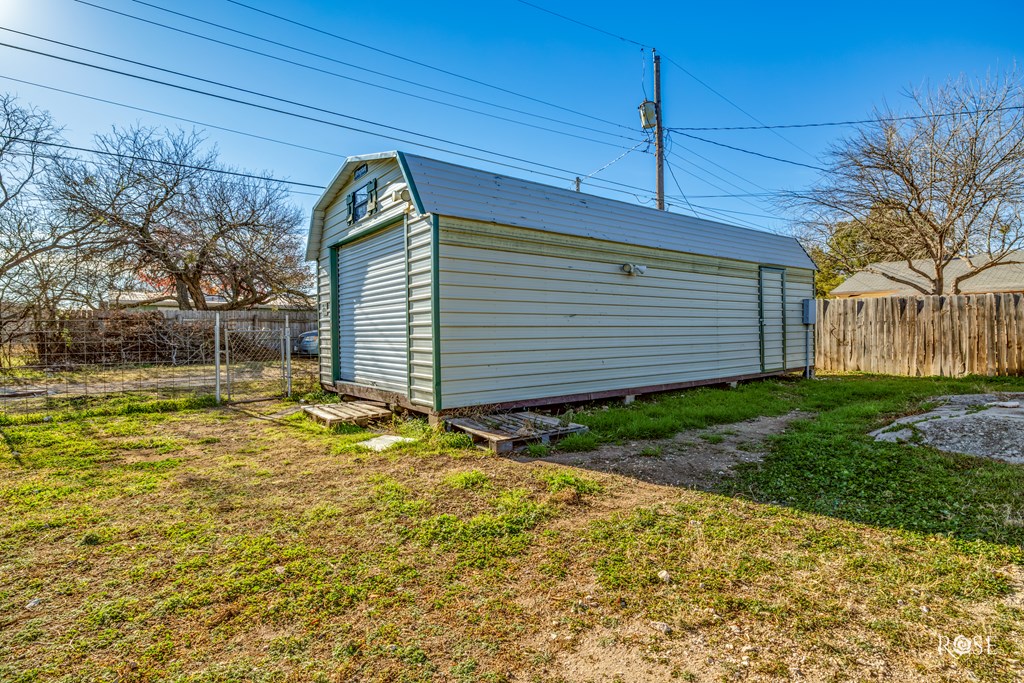 2515 Woodlawn Dr Property Photo 22