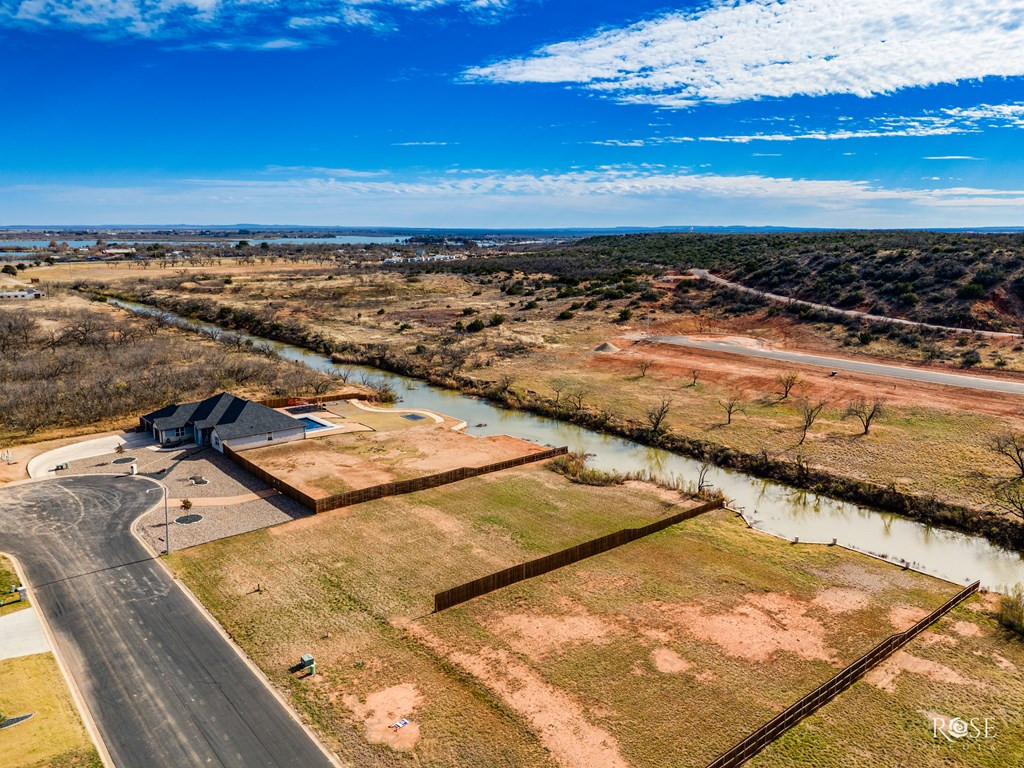 2217 Palms Court Property Photo 7