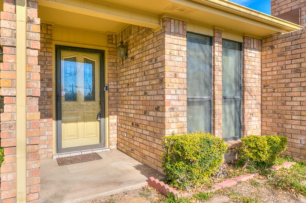 2113 Eagle Court Property Photo 4