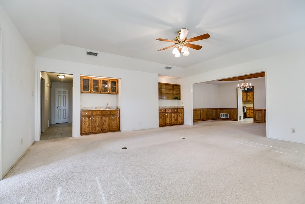 2113 Eagle Court Property Photo 7