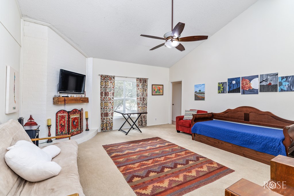 2502 Lindenwood Dr Property Photo 4