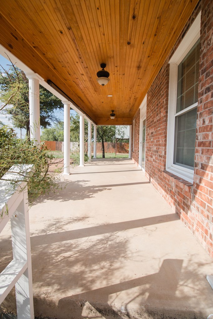 4718 Armstrong St Property Photo 3
