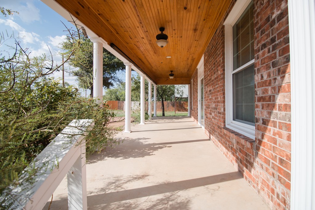 4718 Armstrong St Property Photo 4