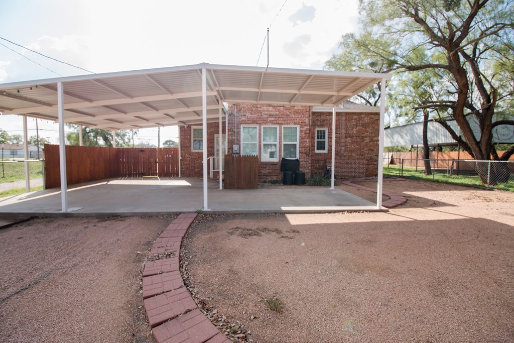 4718 Armstrong St Property Photo 9