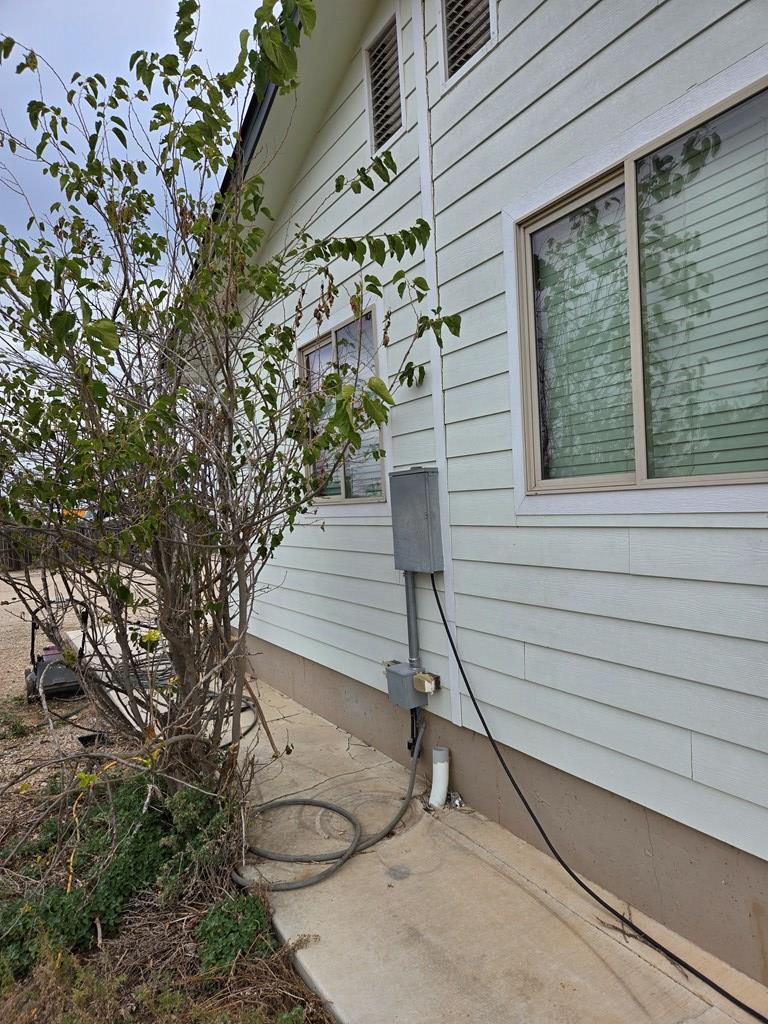 273 County Rd 2596 Property Photo 10