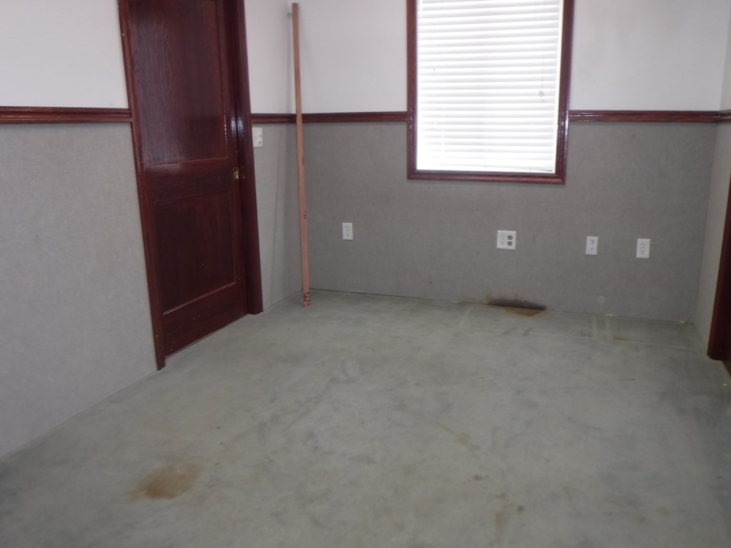 273 County Rd 2596 Property Photo 32