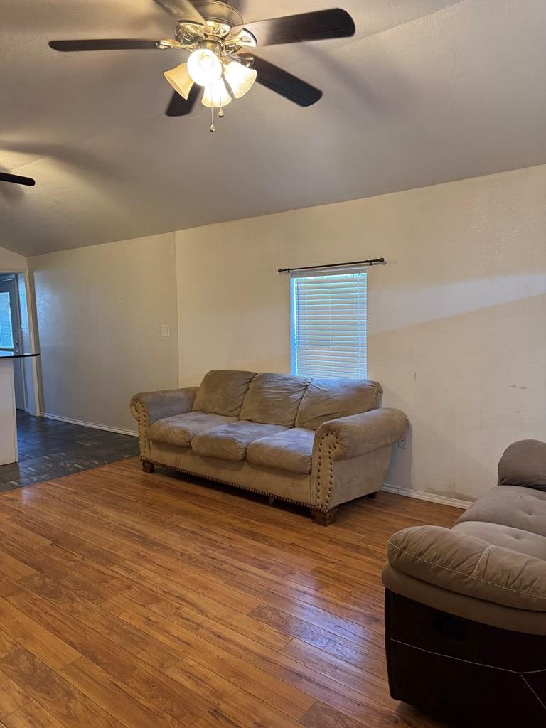 616 Murphy St Property Photo 2