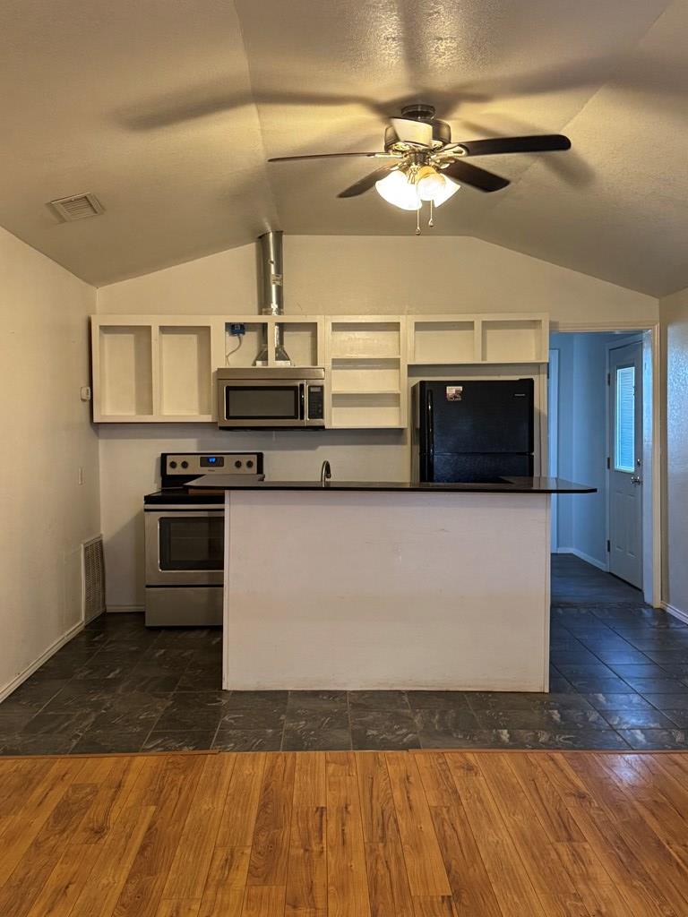 616 Murphy St Property Photo 4