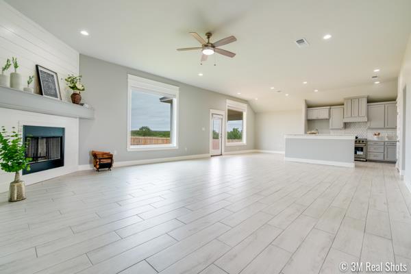 5623 Slayde St Property Photo 5