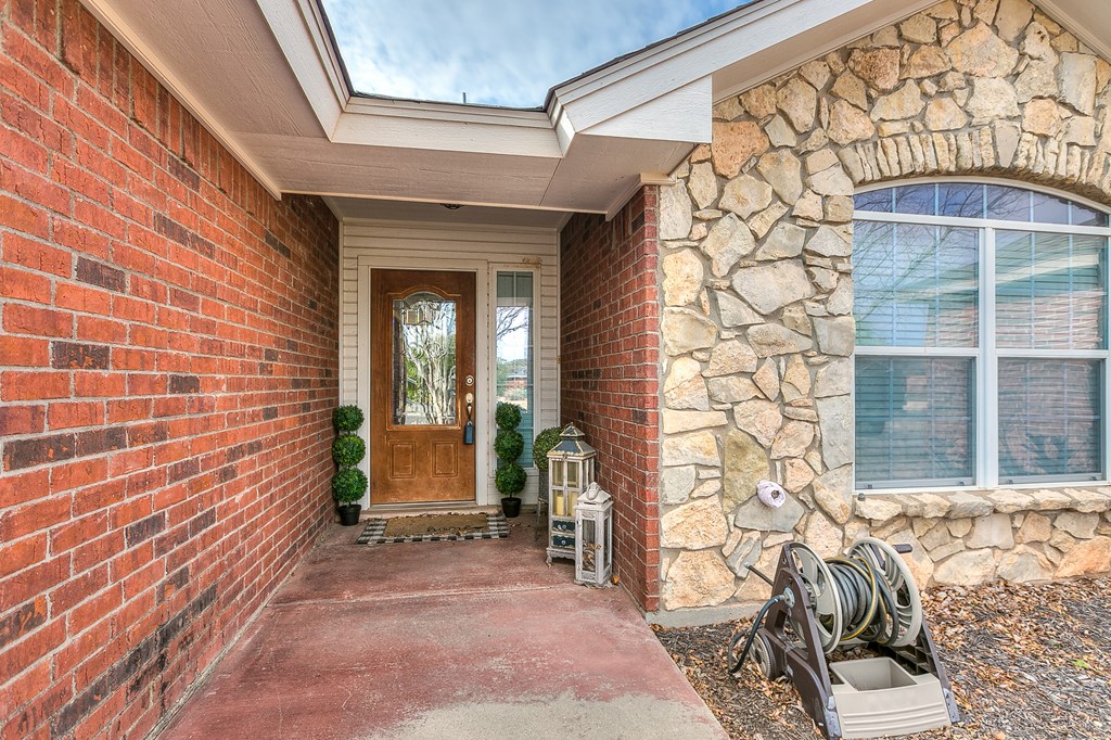 707 Durham Court Property Photo 4