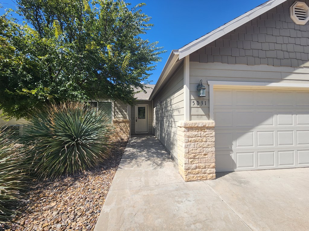 5031 Windwood Dr Property Photo 2