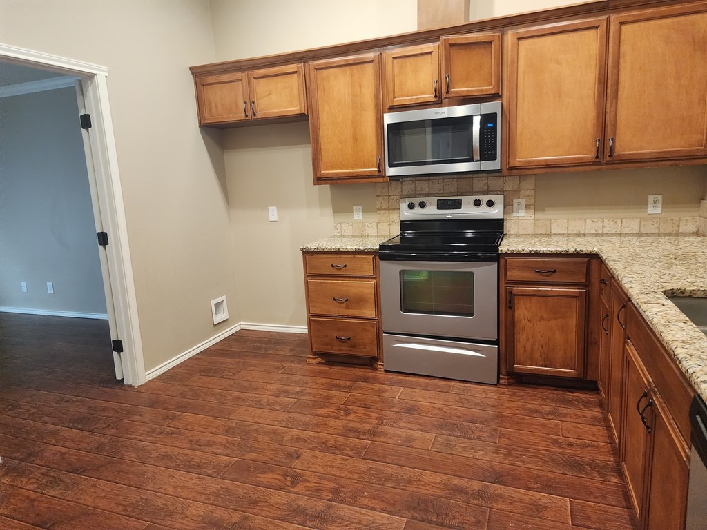 5031 Windwood Dr Property Photo 3