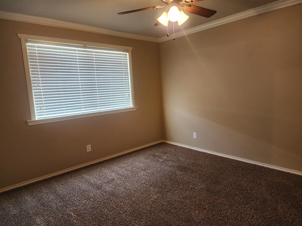 5031 Windwood Dr Property Photo 5