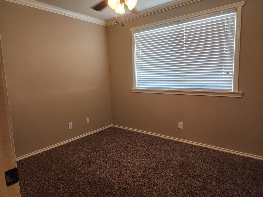 5031 Windwood Dr Property Photo 6