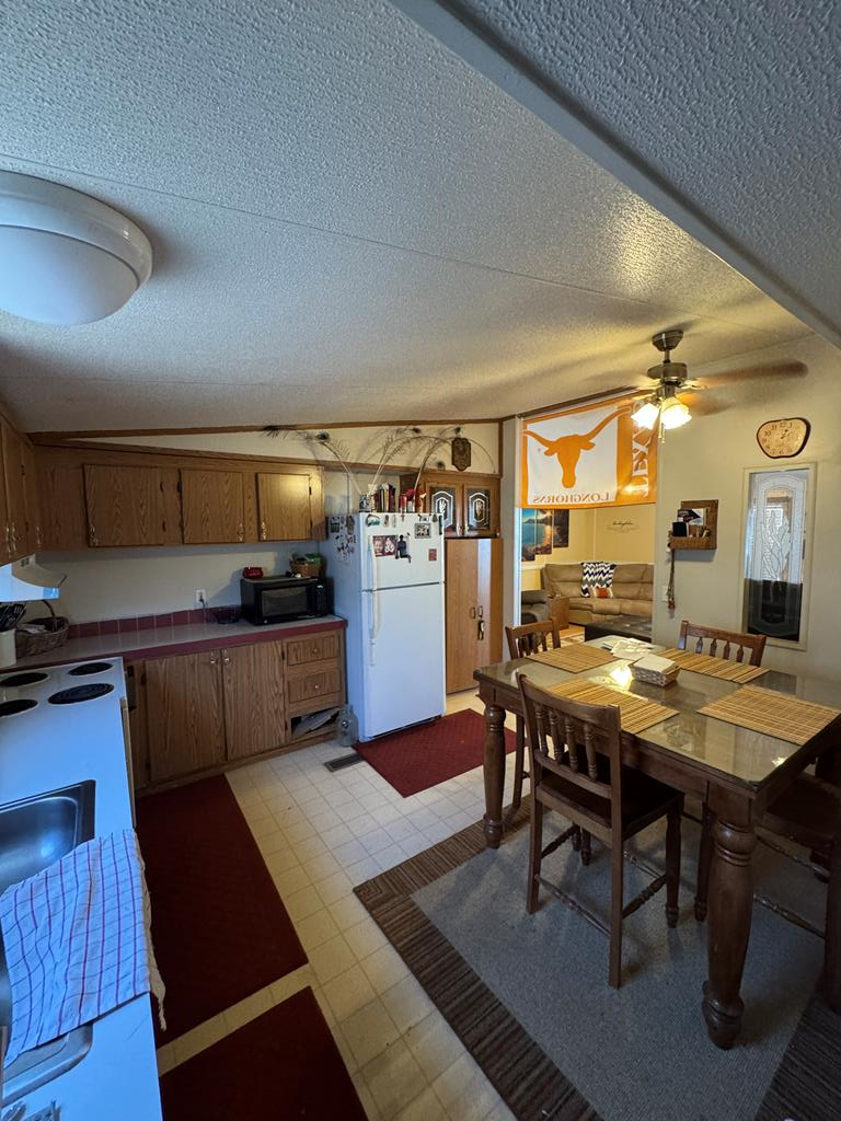 600 N Hallmark Property Photo 4