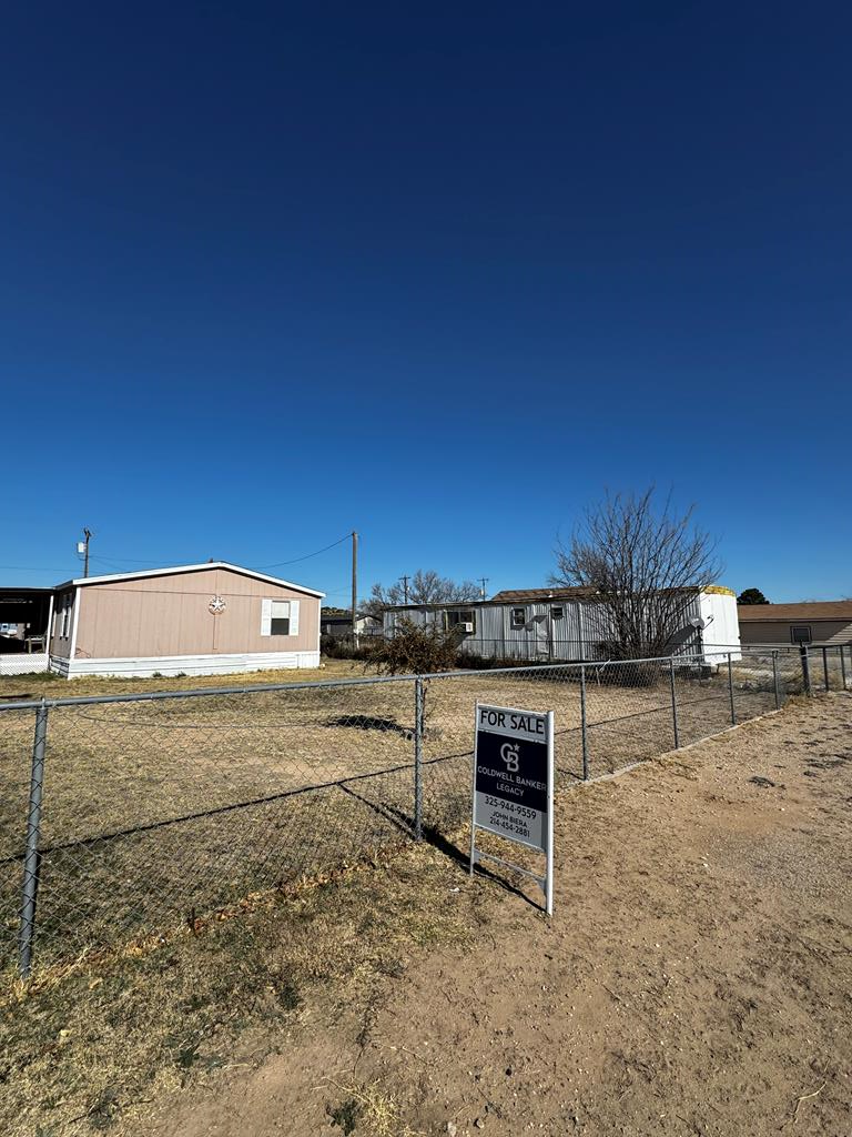 600 N Hallmark Property Photo 19
