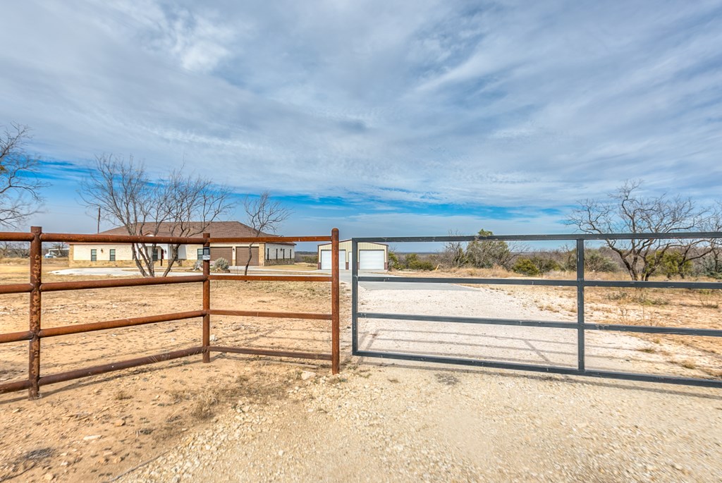 15016 Fm 1929 Property Photo 4