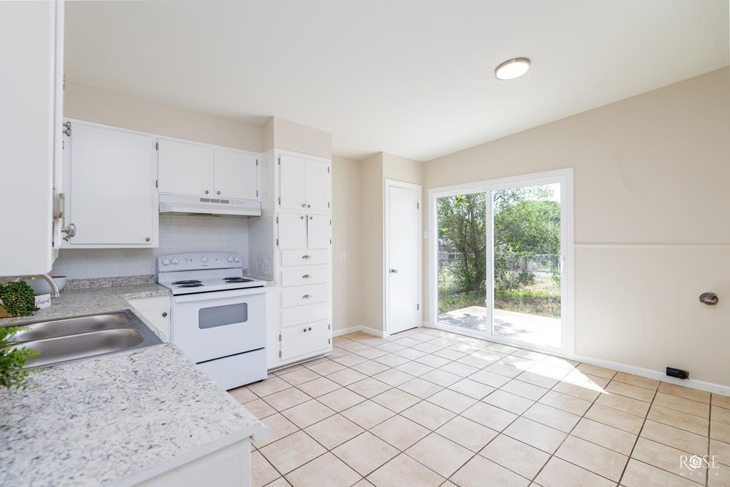 2219 Greenwood St Property Photo 6