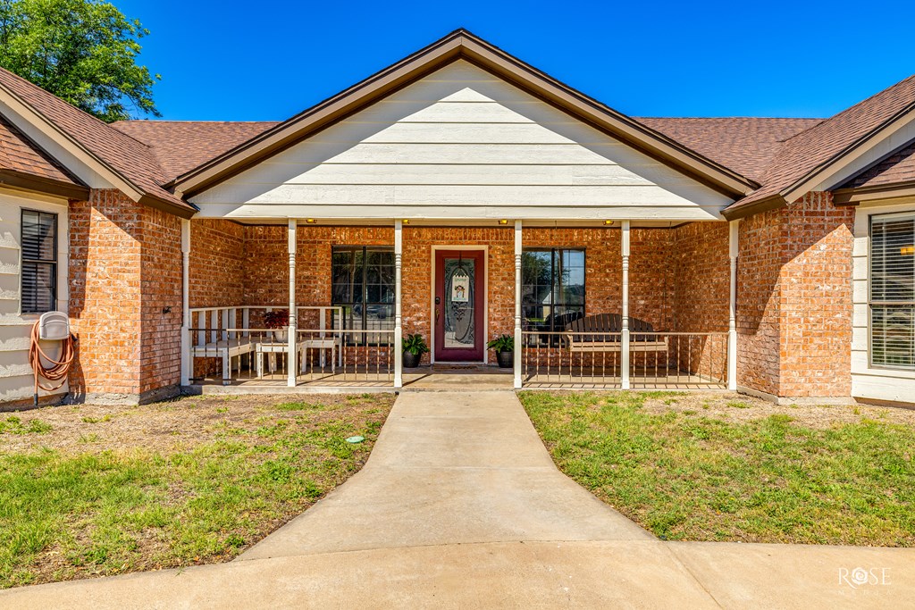 114 Oakwood St Property Photo 4