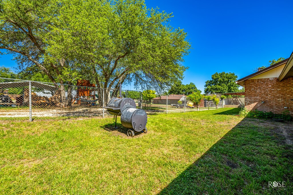 114 Oakwood St Property Photo 12