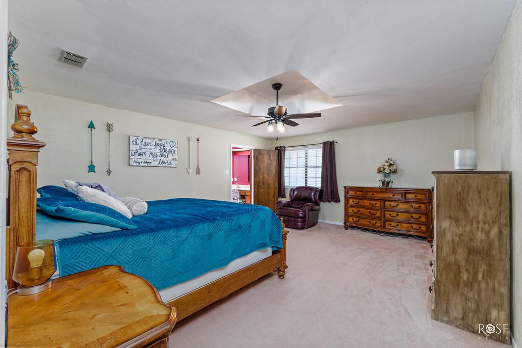 114 Oakwood St Property Photo 32
