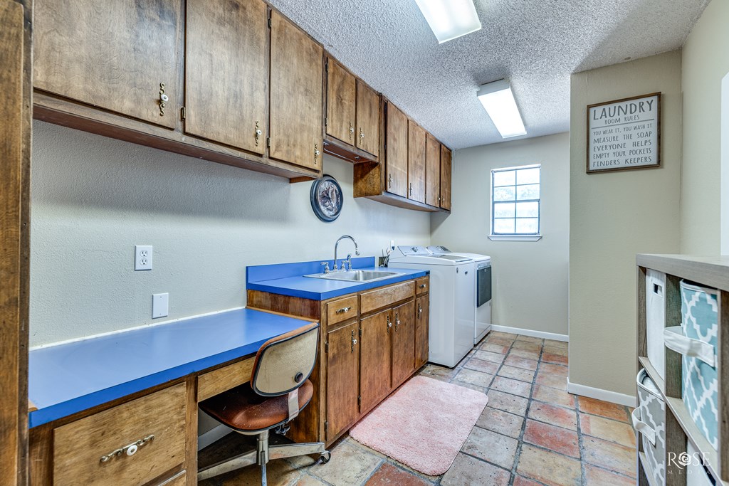 114 Oakwood St Property Photo 36