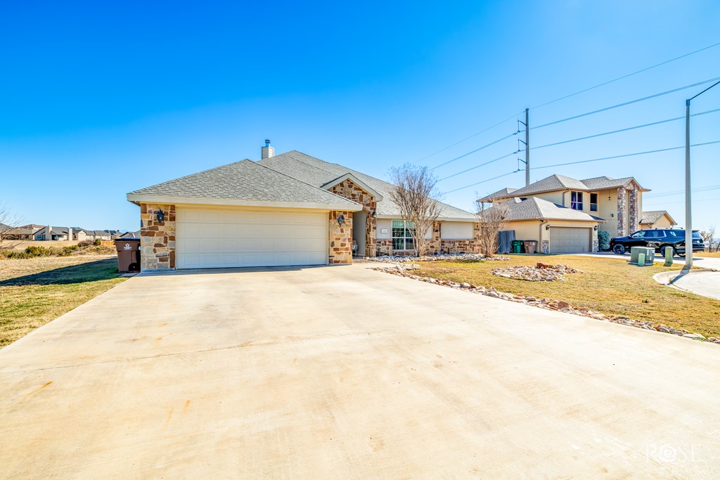 6242 Hallye Court Property Photo 4