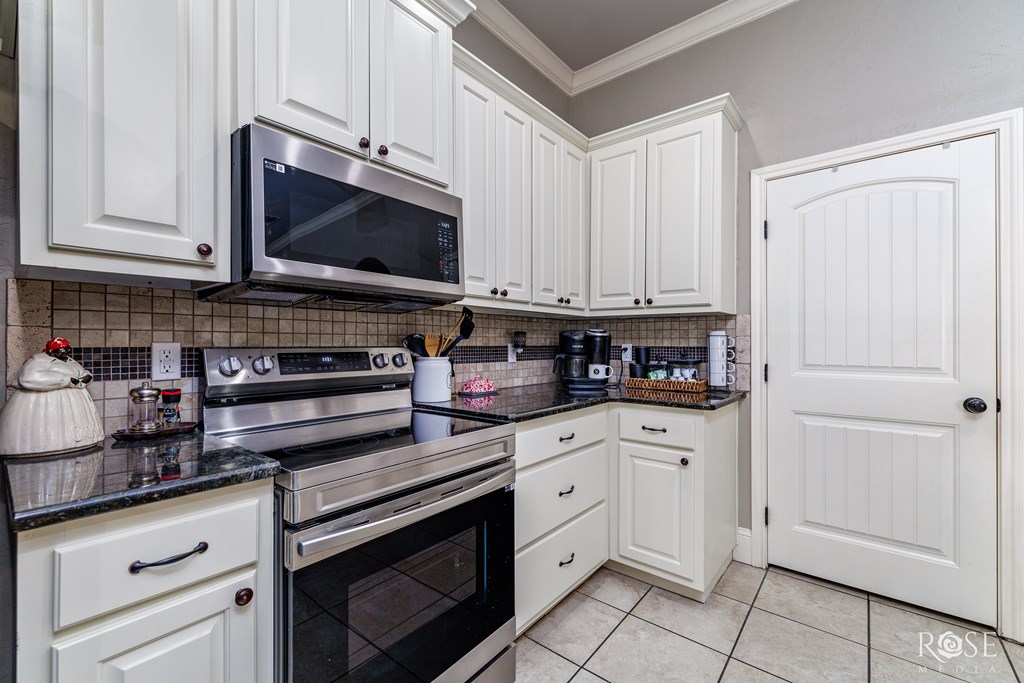 6242 Hallye Court Property Photo 13