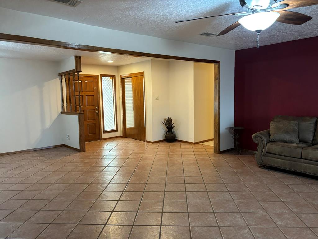 312 W Main St Property Photo 10