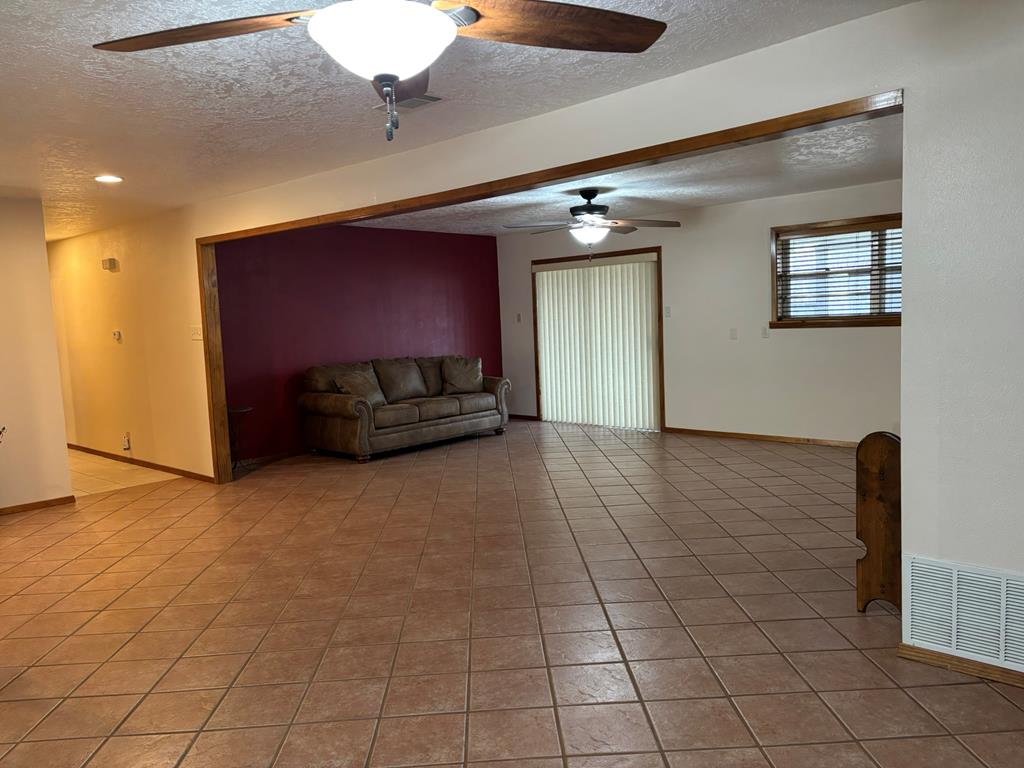 312 W Main St Property Photo 12