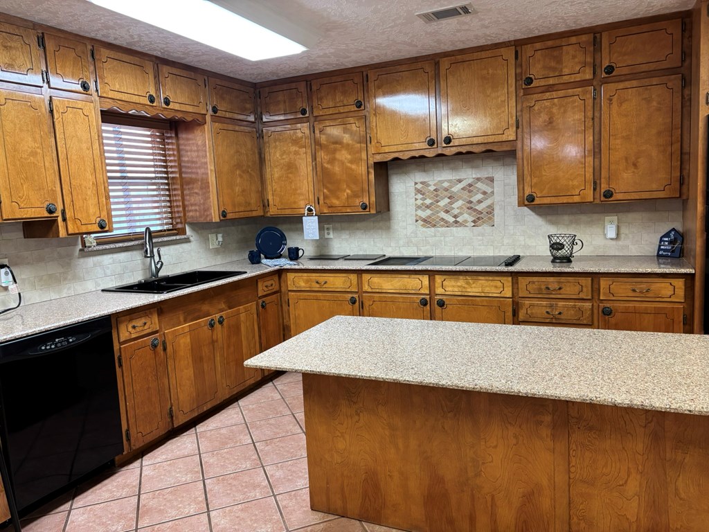 312 W Main St Property Photo 18