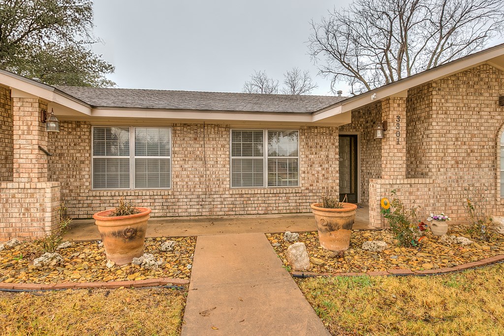 3301 Southland Blvd Property Photo 2