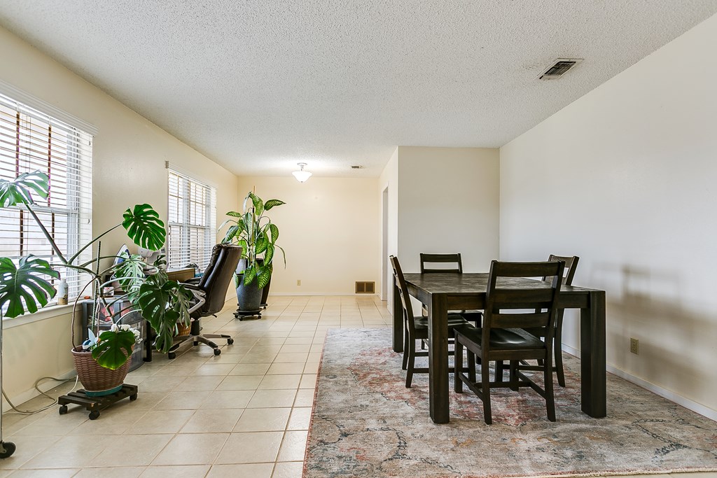 3301 Southland Blvd Property Photo 4