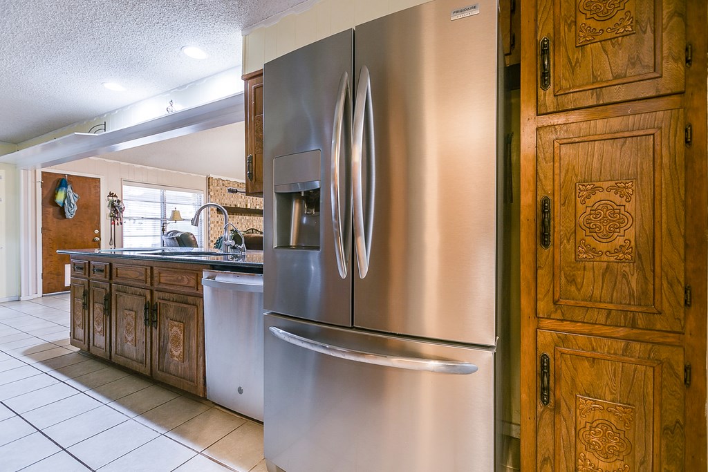 3301 Southland Blvd Property Photo 6