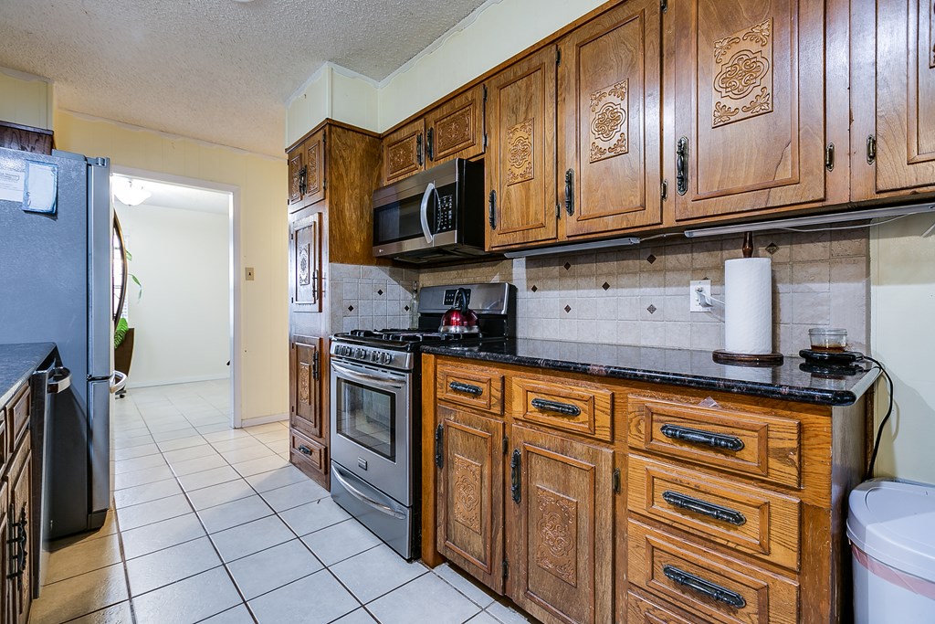 3301 Southland Blvd Property Photo 7