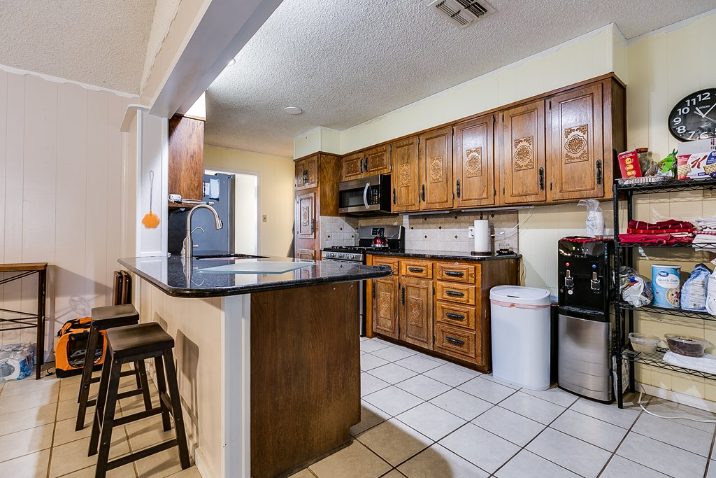 3301 Southland Blvd Property Photo 8