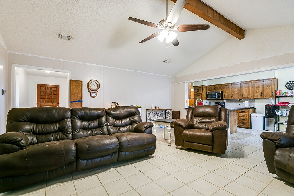 3301 Southland Blvd Property Photo 12