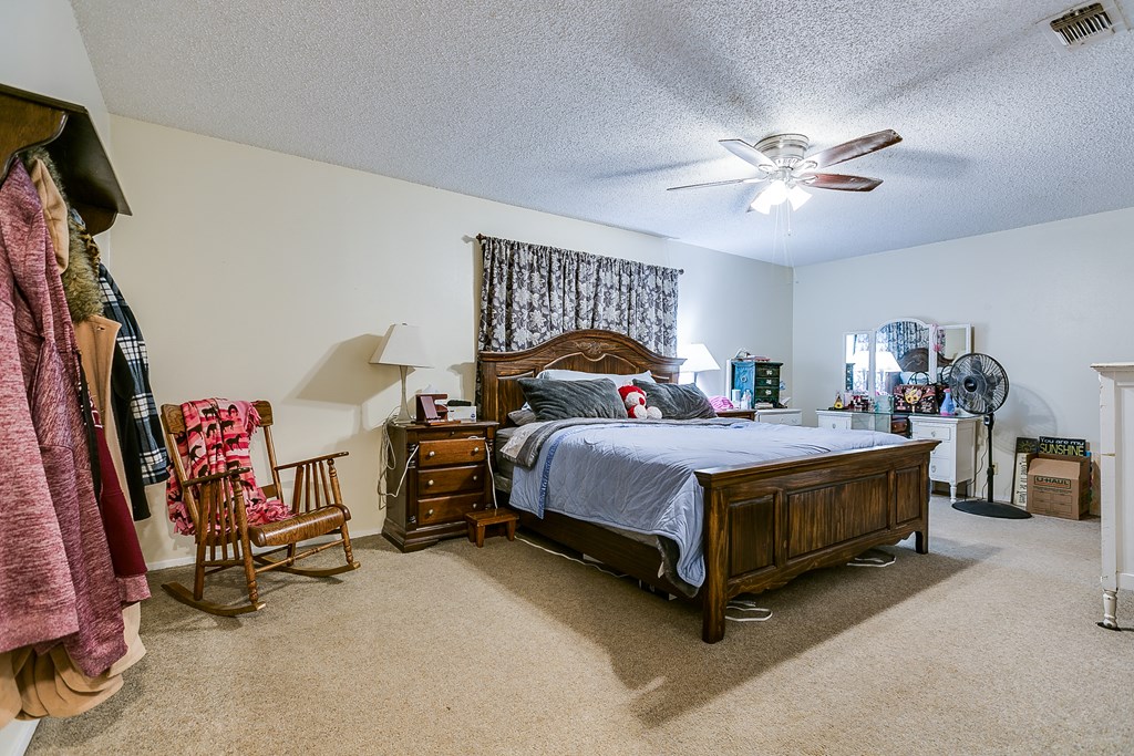 3301 Southland Blvd Property Photo 14