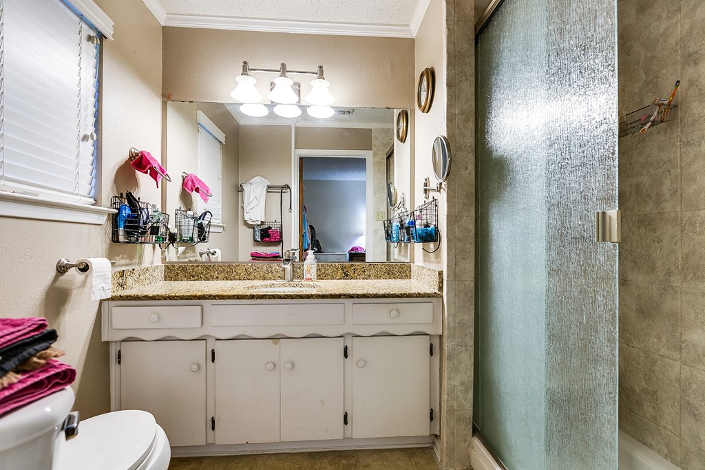 3301 Southland Blvd Property Photo 16