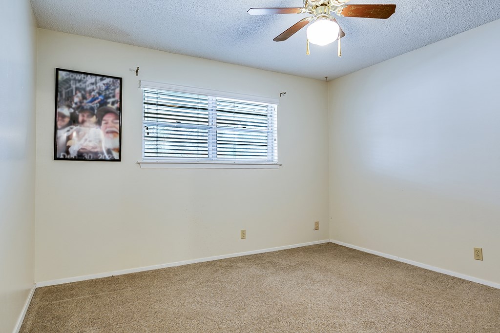 3301 Southland Blvd Property Photo 22